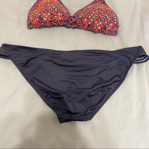 Threaded Artwork Bikini - Picture 7 of 10